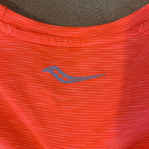 NWT - Saucony Swift running shirt - Size S - Picture 7 of 10